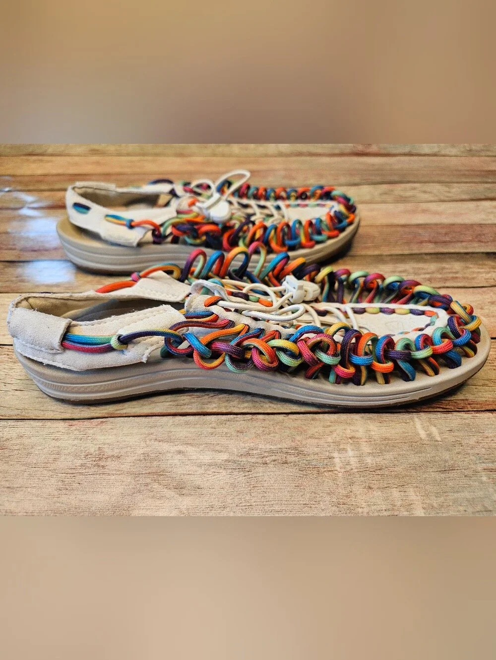KEEN Uneek Sandals in Original Tie Dye/Birch. Size 9